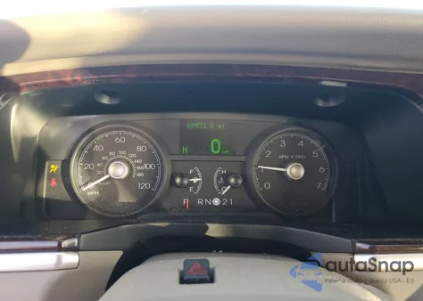 2011 Lincoln Town Car Signature Limited z USA, uszkodzony, nr VIN 2LNBL8CV2BX762056